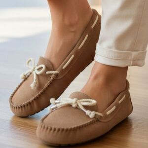 Minnetonka Tan Suede Genuine Leather Moccasins with White Laces Rope 6.5